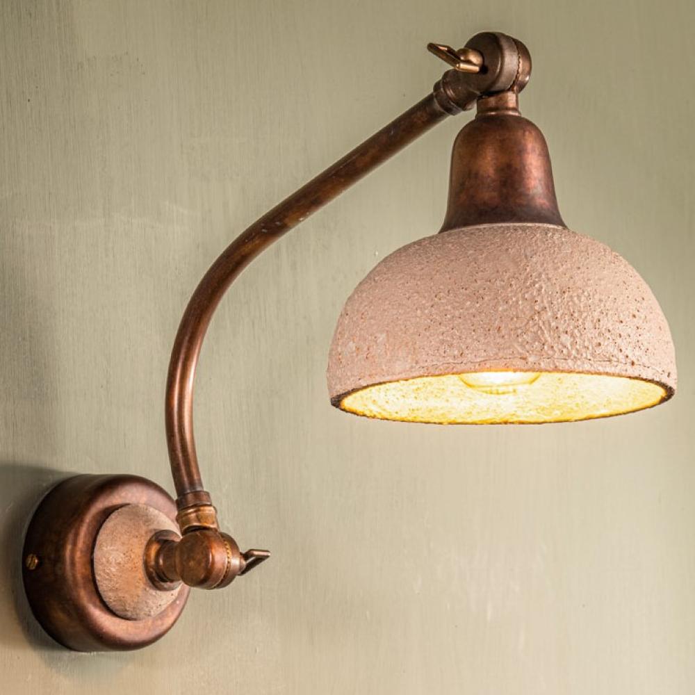 klasicka mediteranska nastenna lampa nastenne svietidlo osvetlenie kuchyna obyvacka sedliacky dom klasicke elegantne biela keramika taliansky toskansky vidiecky styl mosadzne teleso svietidla interierovy obchod imas florencia.jpg